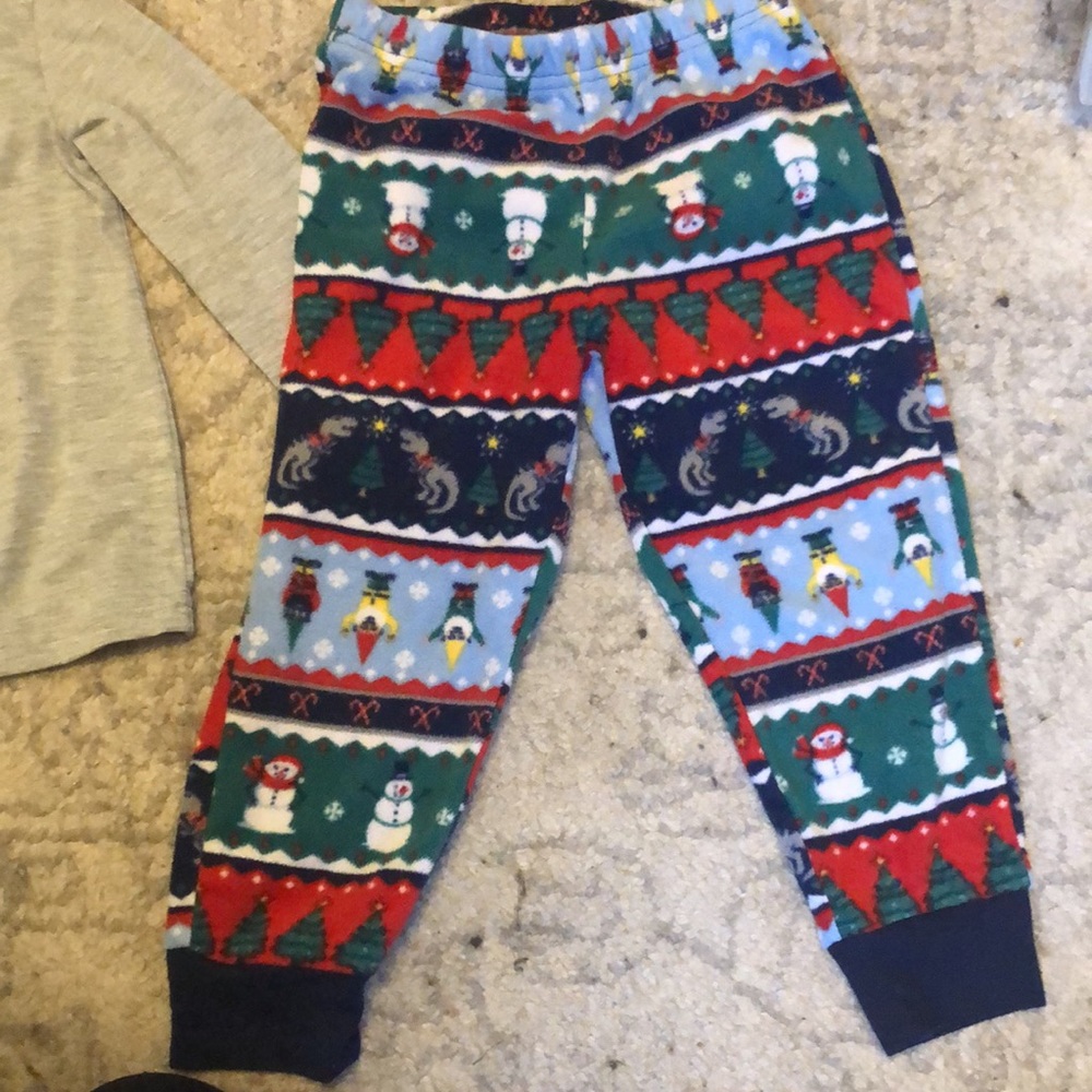 Boys holiday pajama set size 4T - Picture 4 of 5